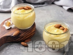 Домашен ванилов крем с прясно мляко, жълтъци и царевично нишесте - снимка на рецептата